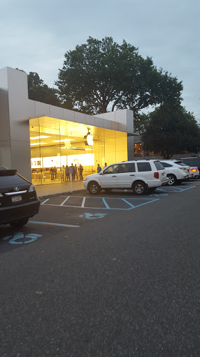Computer Store «Apple Manhasset», reviews and photos, 1900 Northern Blvd, Manhasset, NY 11030, USA