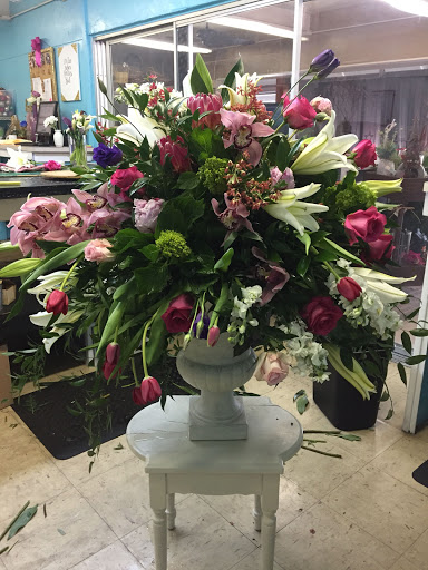 Florist «Open Air Designs - Florist | Wedding Planning | Gifts», reviews and photos, 607 N Myrtle Ave, Clearwater, FL 33755, USA