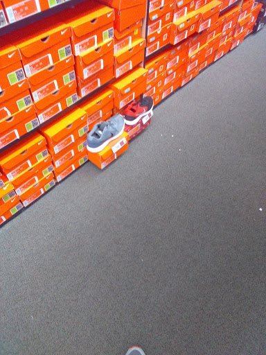 Shoe Store «Famous Footwear», reviews and photos, 26486 Ford Rd, Dearborn Heights, MI 48127, USA