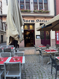 Atmosphère du Restaurant de spécialités alsaciennes Zuem Strissel à Strasbourg - n°2