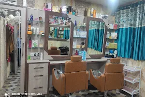 Look shine beauty parlour image