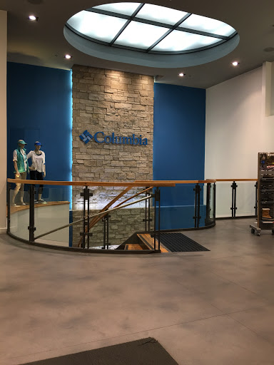 Sportswear Store «Columbia Sportswear», reviews and photos, 830 N Michigan Ave, Chicago, IL 60611, USA
