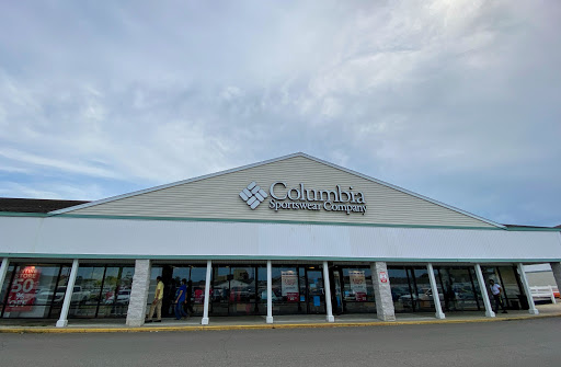 Sportswear Store «Columbia Sportswear Outlet Store at Lighthouse Place Premium Outlets», reviews and photos, 1710 Lighthouse Pl, Michigan City, IN 46360, USA
