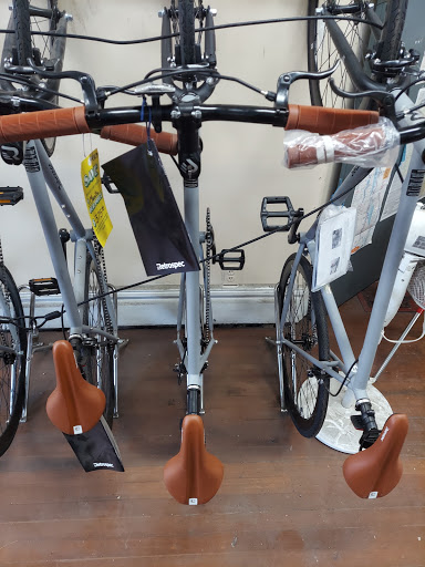 Bicycle Store «Roberts Cycle Shop Chicago», reviews and photos, 7054 N Clark St, Chicago, IL 60626, USA