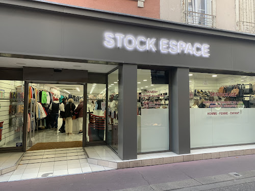 Stock Espace à Bourg-en-Bresse