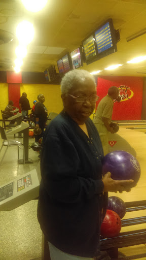 Bowling Alley «Crest Bowl», reviews and photos, 650 N New Florissant Rd, Florissant, MO 63031, USA