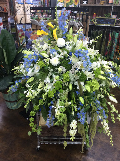 Florist «Sharp Floral & Gifts», reviews and photos, 584 Broadway Ave, New Johnsonville, TN 37134, USA
