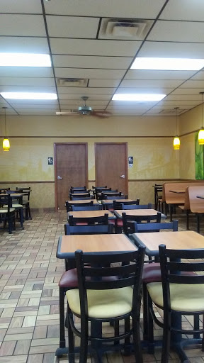 Restaurant «SUBWAY®Restaurants», reviews and photos, 928 N Mulberry St, Elizabethtown, KY 42701, USA