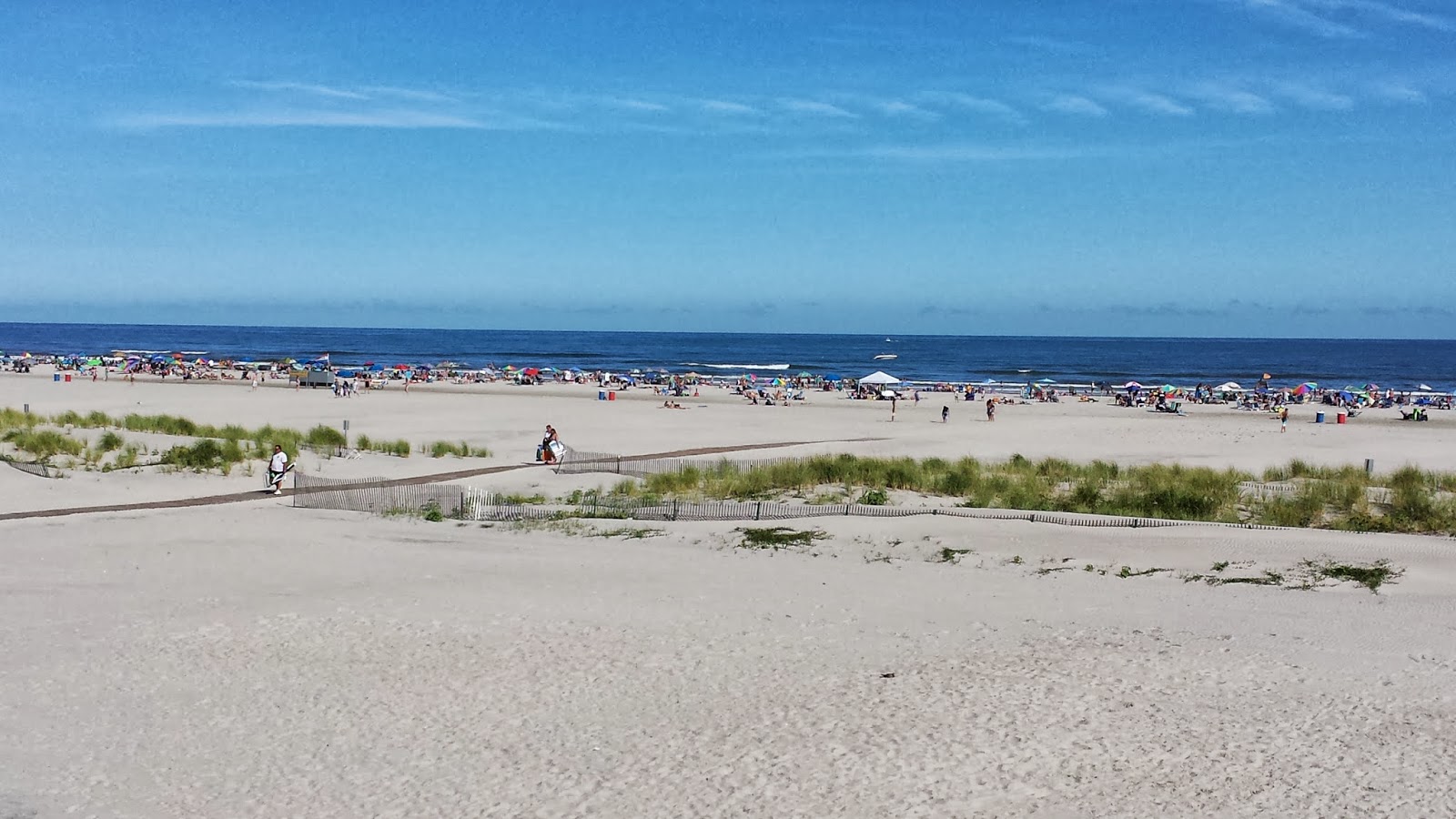 Wildwood Crest Beach'in fotoğrafı - rahatlamayı sevenler arasında popüler bir yer
