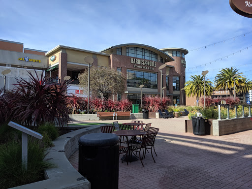 Barnes & Noble image