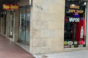 Smoke and Vape Shop Collins image