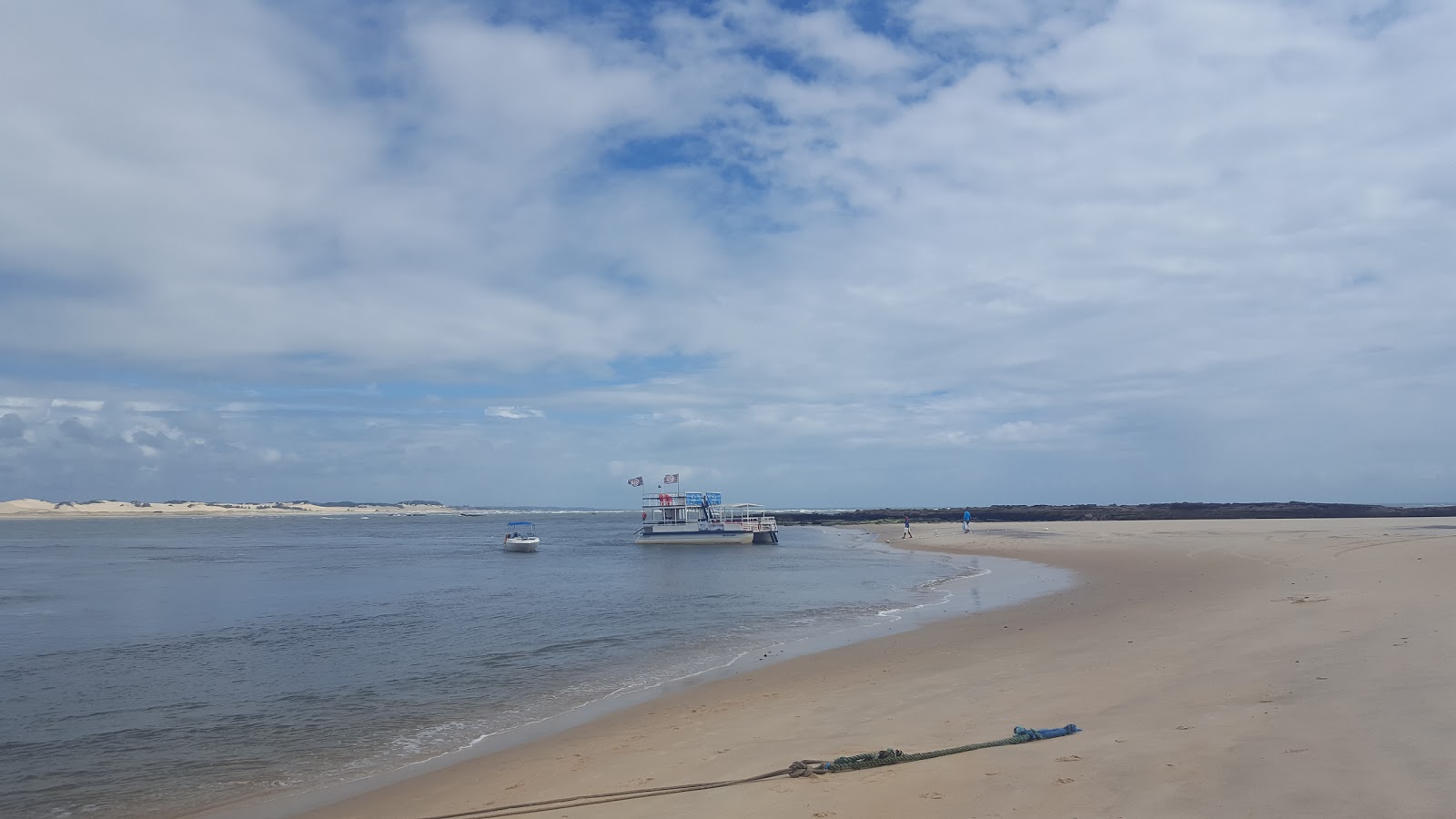 Foto von Malemba Strand mit langer gerader strand