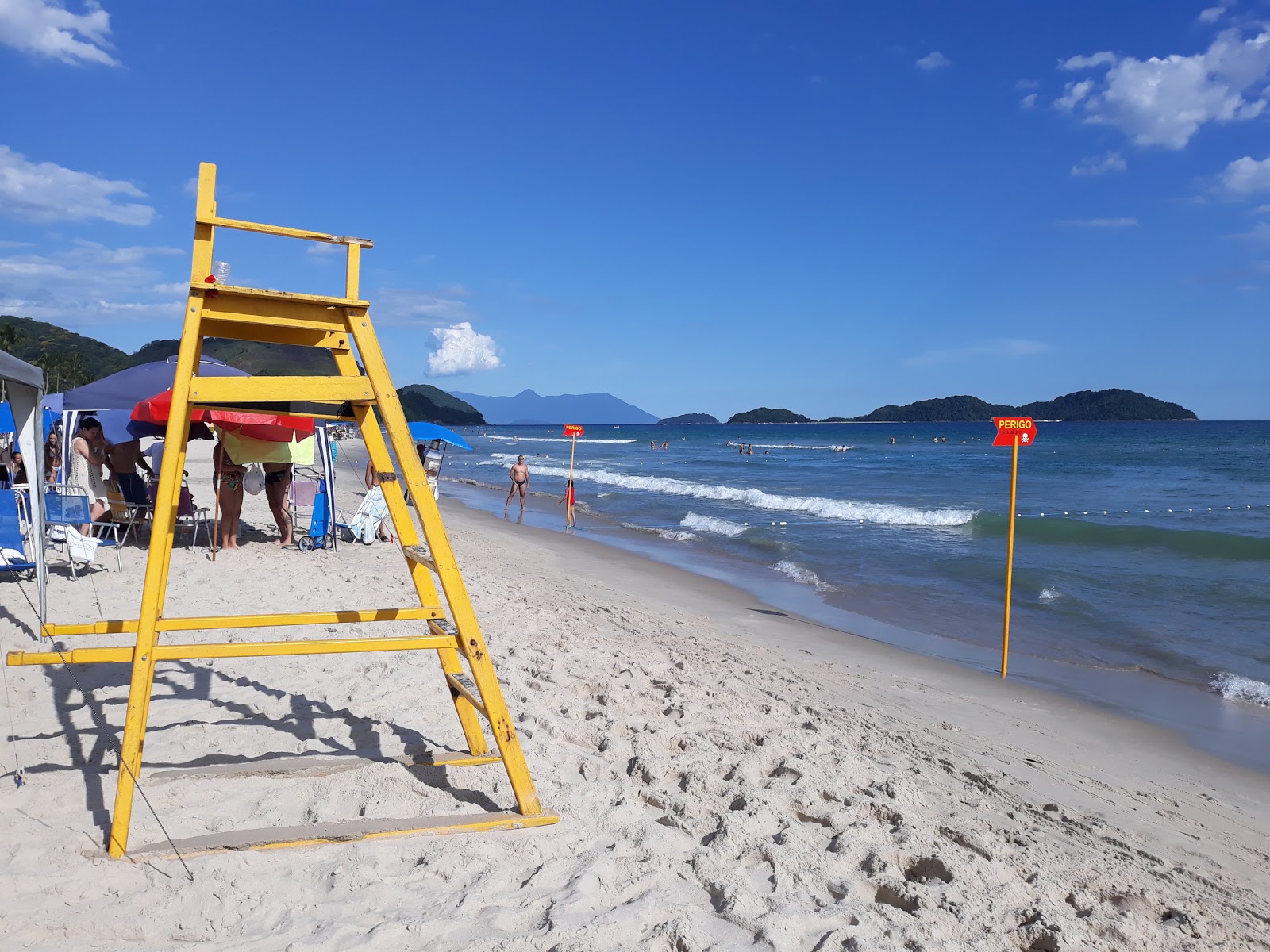 Foto di Spiaggia di Juquehy sorretto da scogliere