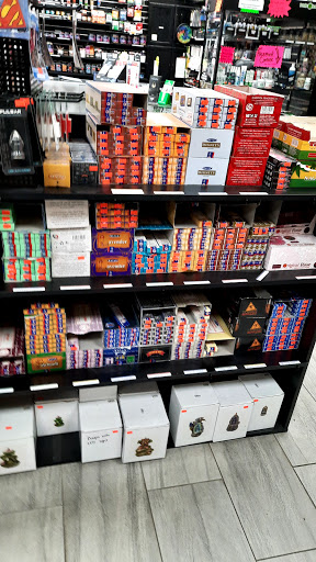 Tobacco Shop «Tundra Smoke Shop», reviews and photos, 2719 S Oneida St, Green Bay, WI 54304, USA