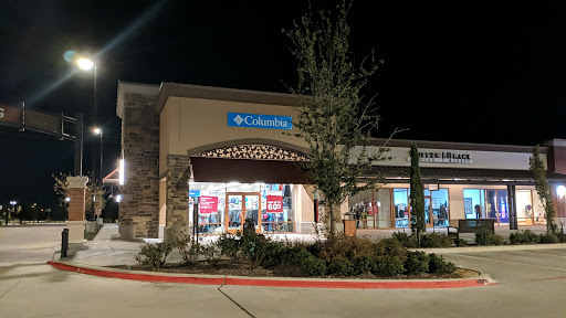 Clothing Store «Columbia Sportswear Outlet Store at Allen Premium Outlets», reviews and photos, 820 Stacy Rd #470, Allen, TX 75013, USA