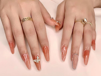 Luxe Nails