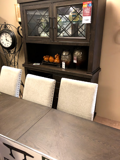 Furniture Store «Raymour & Flanigan Furniture and Mattress Store», reviews and photos, 275 Glen Cove Rd, Carle Place, NY 11514, USA