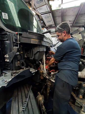 Auto Repair Shop «Vehicle Maintenance Services LLC», reviews and photos, 4236 Kanawha Turnpike, Charleston, WV 25309, USA