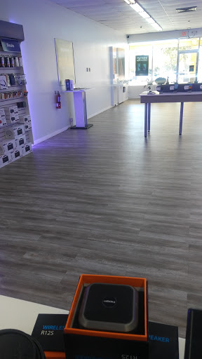 Cell Phone Store «MetroPCS Authorized Dealer -TMW», reviews and photos, 9354 Oakhurst Rd, Seminole, FL 33776, USA
