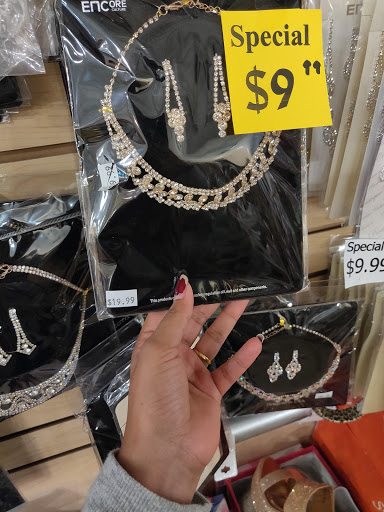 Shopping Mall «University Mall», reviews and photos, 2200 E Fowler Ave, Tampa, FL 33612, USA