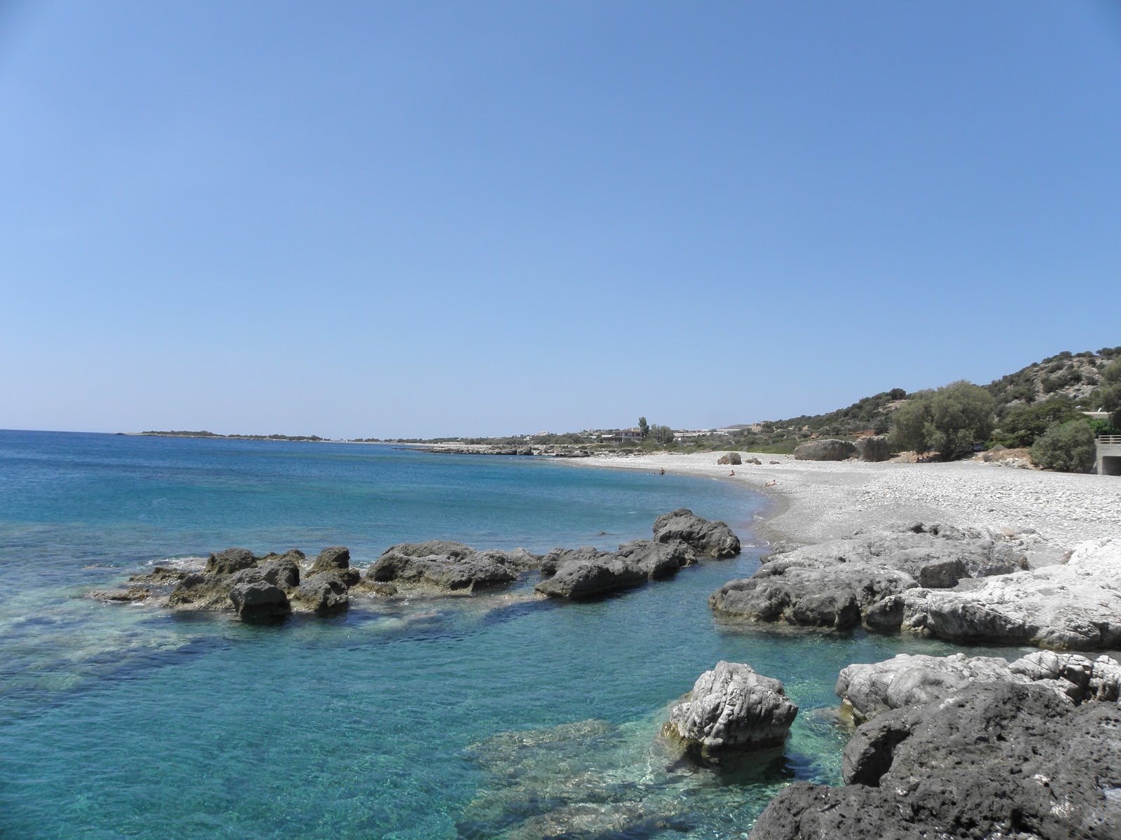 Fotografie cu Karavopetra beach cu golfuri de mijloc