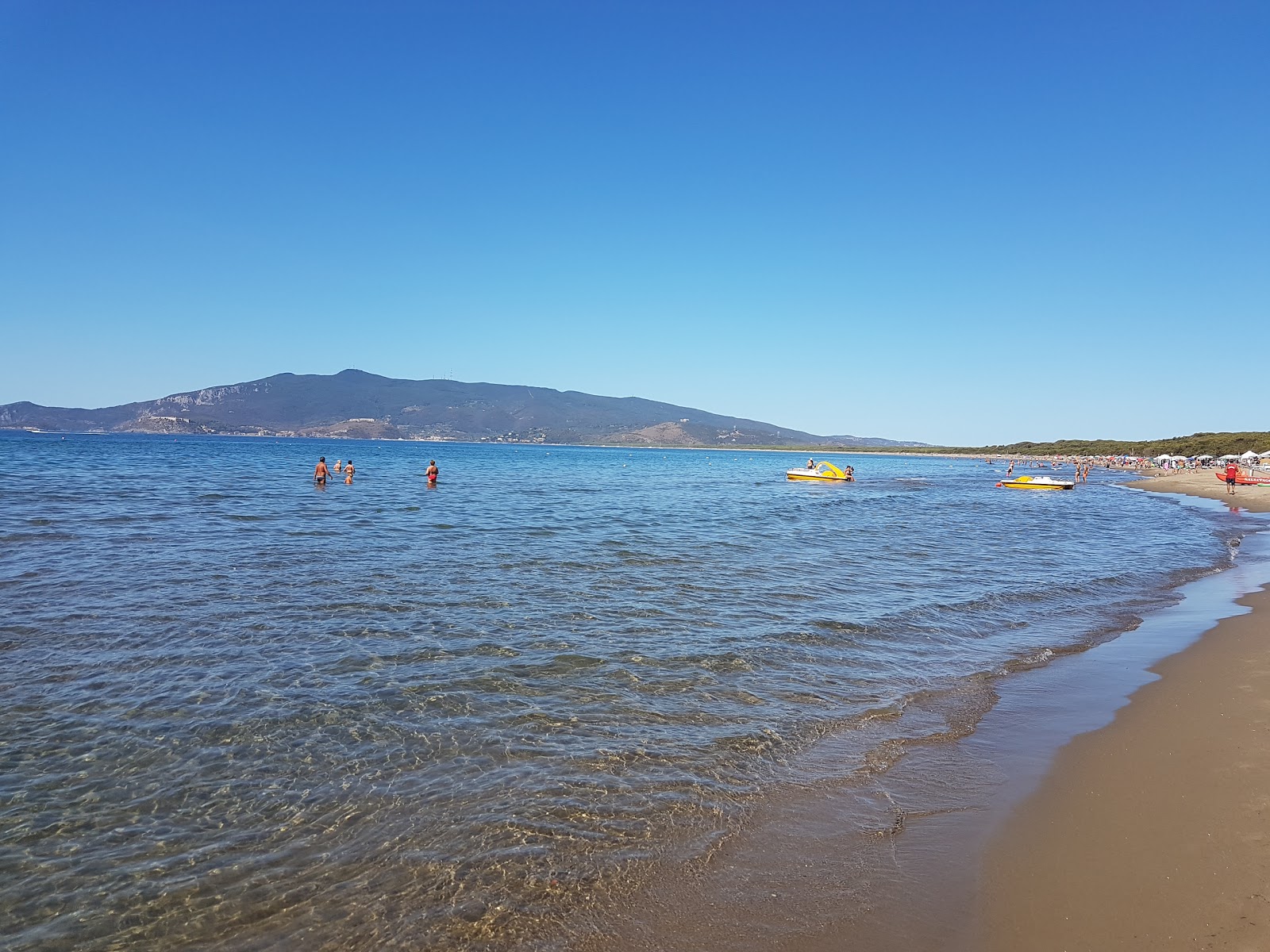 Φωτογραφία του Al Cartello beach με μπλέ νερό επιφάνεια