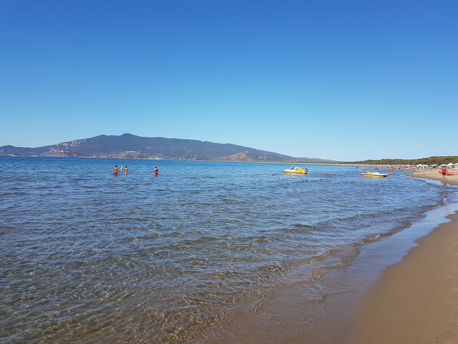 Foto van Lido Al Cartello Beach met een rechte kustlijn