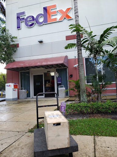 Shipping and Mailing Service «FedEx Ship Center», reviews and photos, 2600 NW 19th St, Pompano Beach, FL 33069, USA