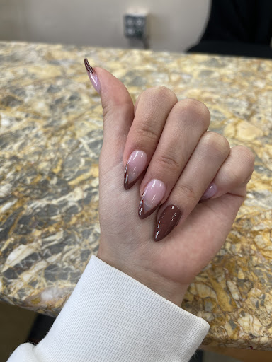 Eagle Nails