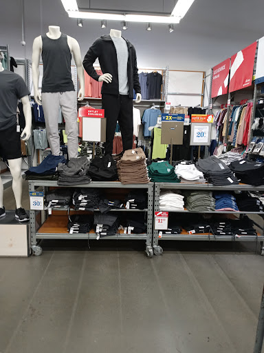Clothing Store «Old Navy», reviews and photos, 15661 S Apopka Vineland Rd, Orlando, FL 32821, USA