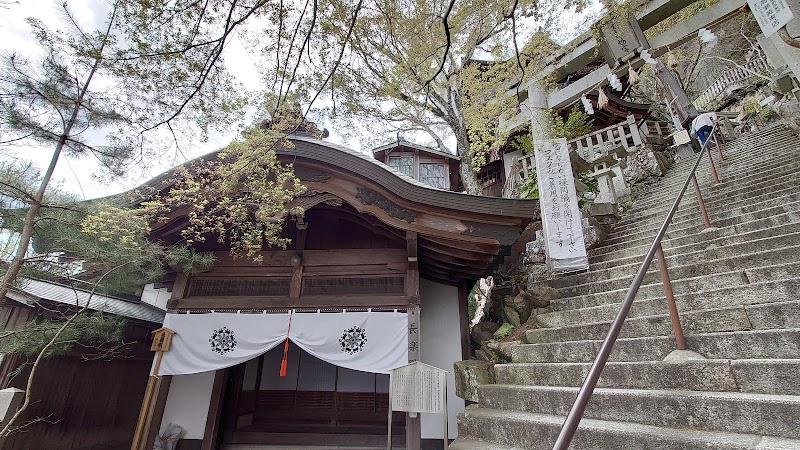 阿賀神社 永安殿(国登録有形文化財)