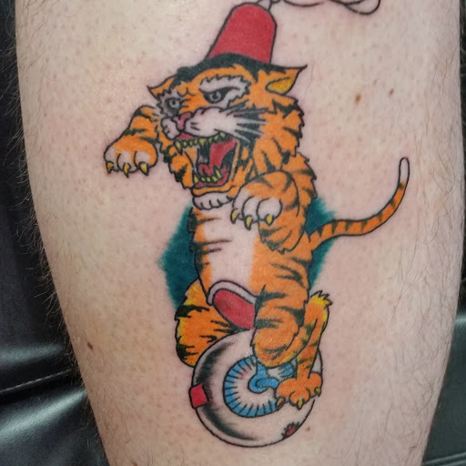 Tattoo Shop «Lucky Squirrel Tattoo», reviews and photos, 3341 Commercial St SE, Salem, OR 97302, USA