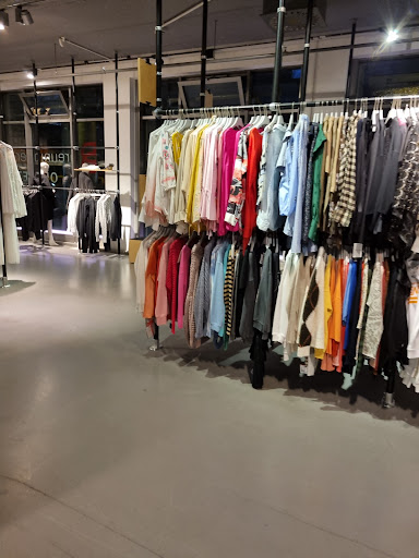 Stores to buy men's white shirts Stuttgart
