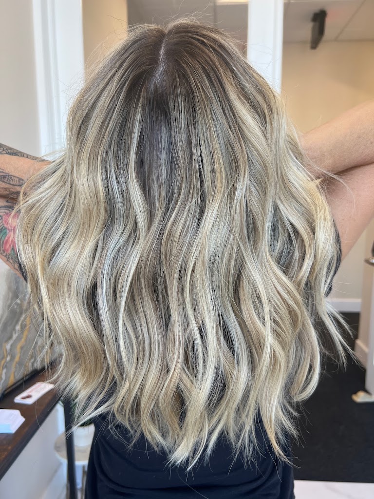 CBK Salon 08037