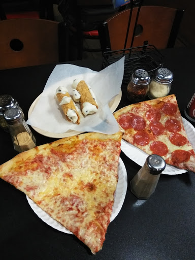 Italian Restaurant «The Garlic Knot», reviews and photos, 5073 N Dixie Hwy, Oakland Park, FL 33334, USA