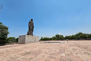 Monumento a Benito Juárez image