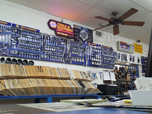Auto Parts Store «NAPA Auto Parts - Glenn Joiner & Son», reviews and photos, 250 W 3rd St b, Apopka, FL 32703, USA