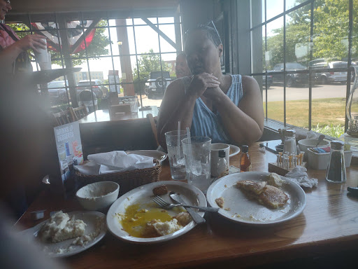 American Restaurant «Cracker Barrel Old Country Store», reviews and photos, 4210 Marlane Dr, Grove City, OH 43123, USA