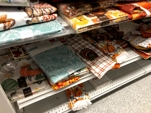 Clothing Store «Ross Dress for Less», reviews and photos, 405 Westlake Center, Daly City, CA 94015, USA