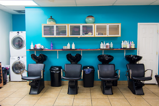 Beauty Salon «Julia Dominican Hair Salon», reviews and photos, 718 Reisterstown Rd, Pikesville, MD 21208, USA
