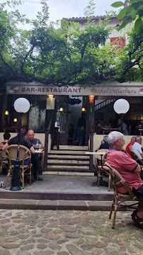 Atmosphère du Restaurant basque Restaurant Oillarburu à Saint-Jean-Pied-de-Port - n°2
