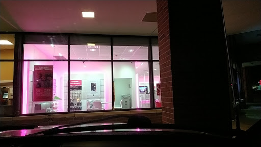 Cell Phone Store «T-Mobile», reviews and photos, 237 S Research Pl, Central Islip, NY 11722, USA