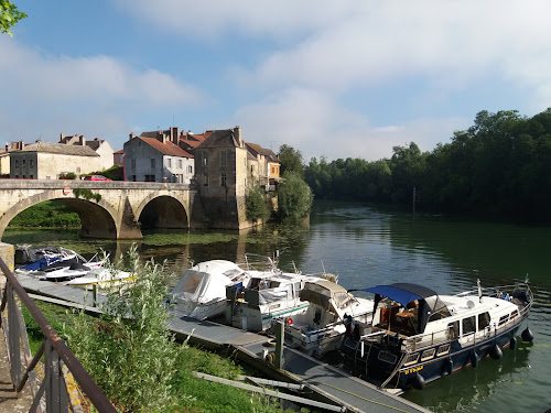 hôtels Hôtel des Trois Maures Verdun-sur-le-Doubs