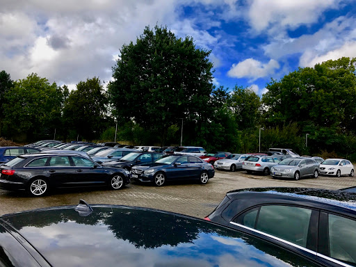 Gunstige parkplatze am flughafen Hamburg