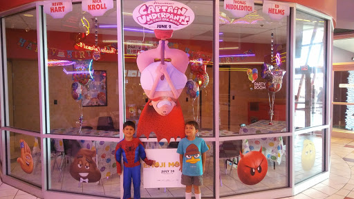 Movie Theater «Regal Cinemas Cobblestone Square 20», reviews and photos, 5500 Cobblestone Rd, Elyria, OH 44035, USA