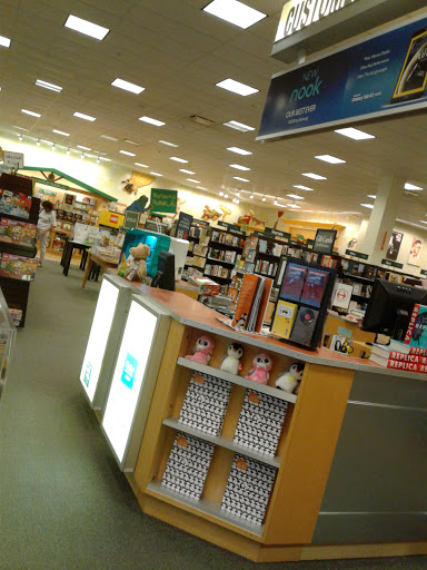 Book Store «Barnes & Noble», reviews and photos, 3561 N Freeway Blvd, Sacramento, CA 95834, USA