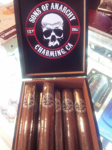 Tobacco Shop «Sweet Tooth Smoke Shop», reviews and photos, 2030 W Chicago Ave, Chicago, IL 60622, USA