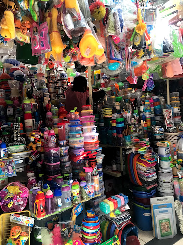 Mercado Central de Camaná - Tienda de ropa