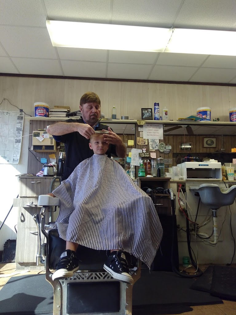 Phil's Barber Shop 39437