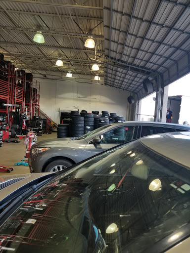 Tire Shop «Discount Tire Store - Irving, TX», reviews and photos, 3516 W Airport Fwy, Irving, TX 75062, USA